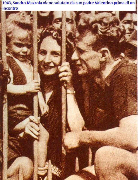 1943,%20Sandro%20Mazzola%20viene%20salut