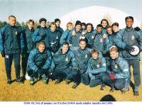 1998-99: foto di gruppo con il trofeo IFHHS quale miglior squadra del 1998