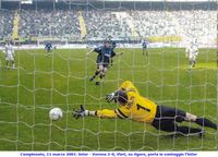 Campionato, 11 marzo 2001: Inter - Verona 2-0, Vieri, su rigore, porta in vantaggio l'Inter