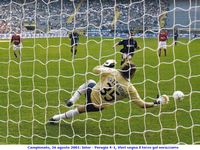 Campionato, 26 agosto 2001: Inter - Perugia 4-1, Vieri segna il terzo gol nerazzurro