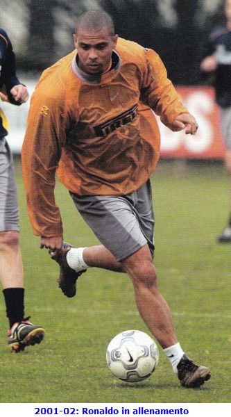 2001-02%20Ronaldo%20%20in%20allenamento.