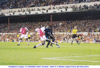 Champions League, 17 settembre 2003: Arsenal - Inter 0-3, Martins segna il terzo gol nerazzurro