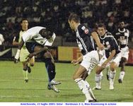 Amichevole, 23 luglio 2005: Inter - Bordeaux 2-1:  Maa Boumsong in azione